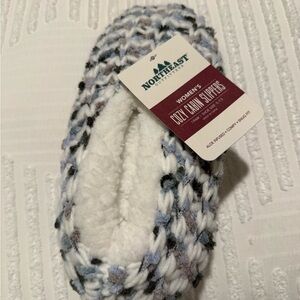 Northeast Outfitters Women's Cozy Cabin Slippers - White and Gray